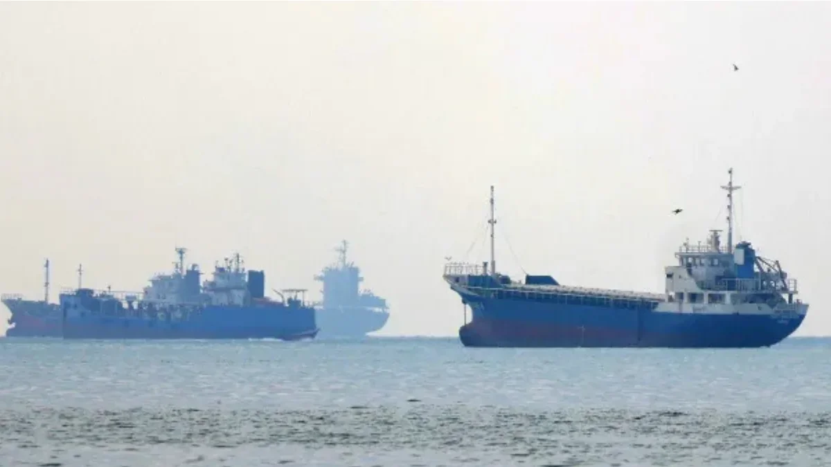 Tanker Hit in Strait of Hormuz: Trump Weighs Major Iran Decision